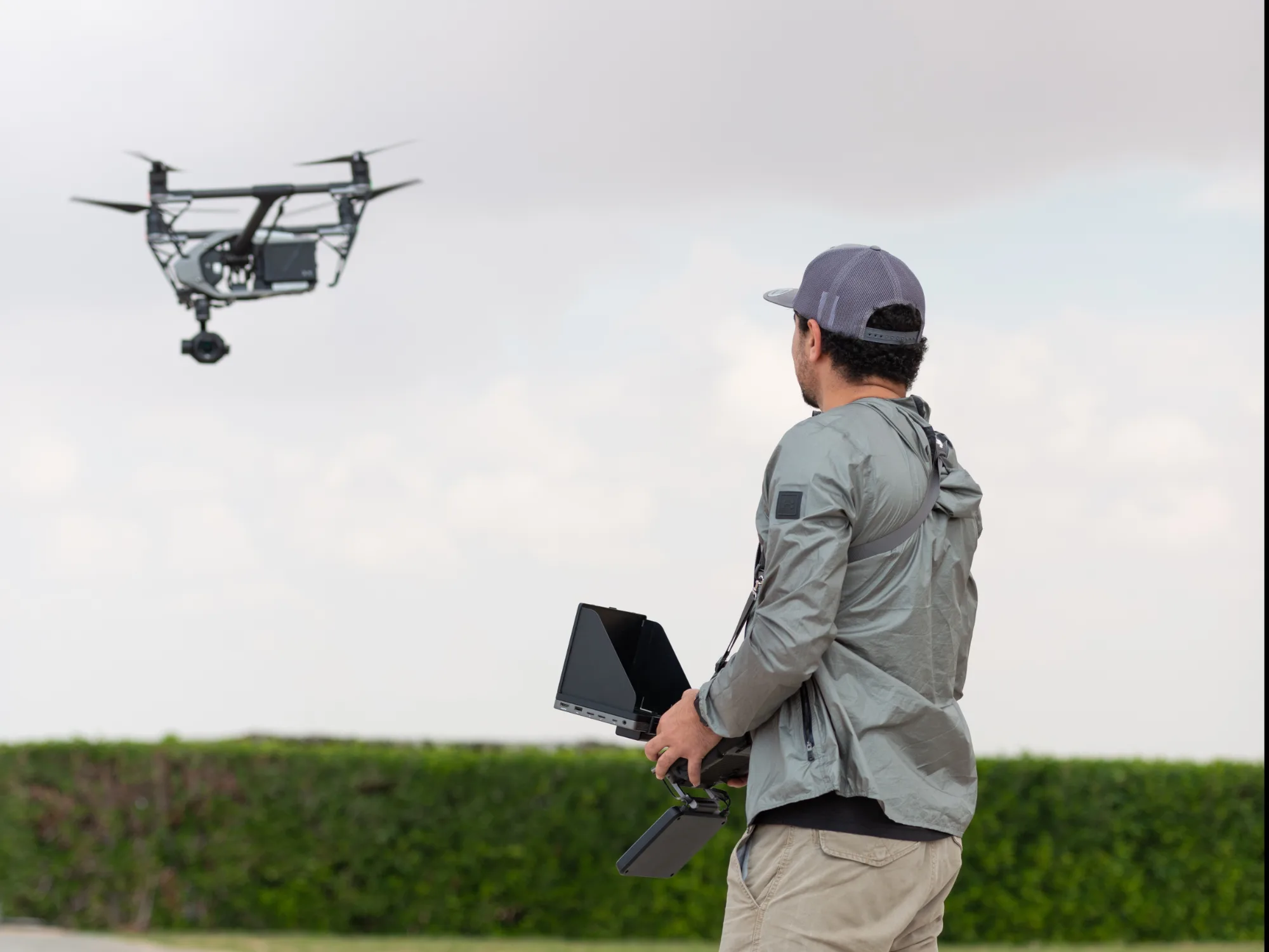 كيف تختار طيار درون FPV في دبي؟